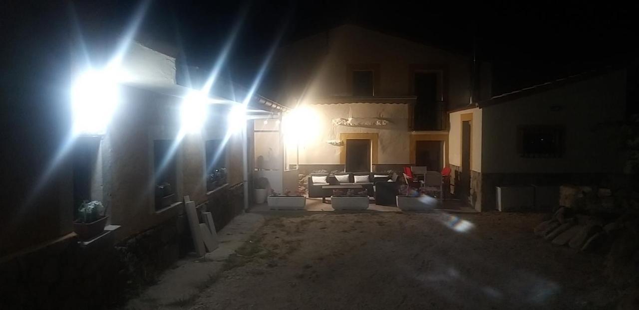 Casa Rural Los 7 Pinos De Gredos نافاريدوندا دي غريدوس المظهر الخارجي الصورة