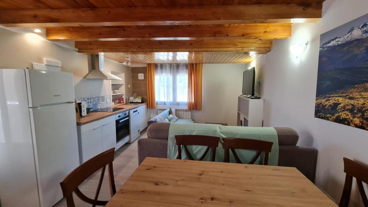 Casa Rural Los 7 Pinos De Gredos نافاريدوندا دي غريدوس المظهر الخارجي الصورة