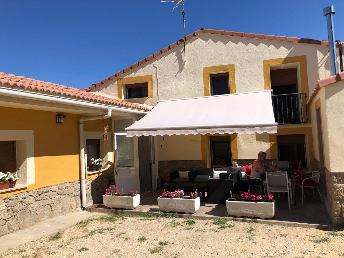 Casa Rural Los 7 Pinos De Gredos نافاريدوندا دي غريدوس المظهر الخارجي الصورة