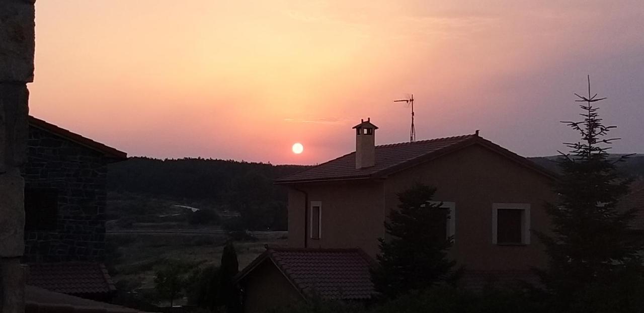 Casa Rural Los 7 Pinos De Gredos نافاريدوندا دي غريدوس المظهر الخارجي الصورة