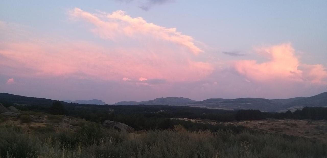 Casa Rural Los 7 Pinos De Gredos نافاريدوندا دي غريدوس المظهر الخارجي الصورة